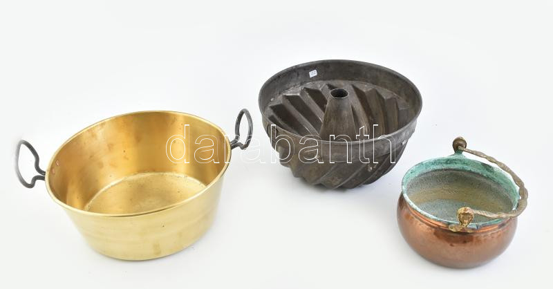 Habüst, sütőforma, füles tál, fém és réz, kopott, sérült, d: 16-25 cm