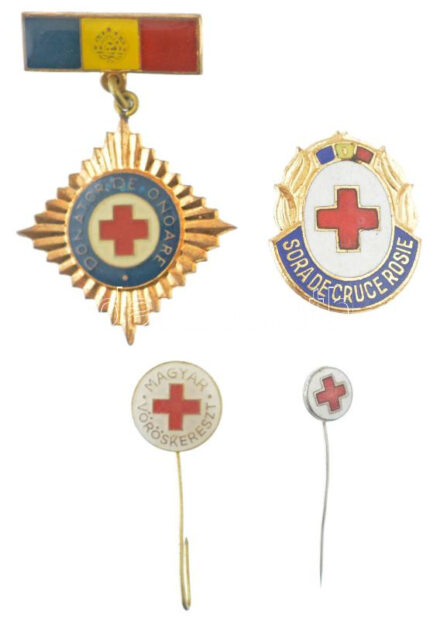 Románia, Magyarország ~1980-1990. 4 darabos egészségügyi témájú zománcos és műgyantás fém jelvény tétel, közte 'A Vöröskereszt ápolója','Tiszteletbeli véradó','Magyar Vöröskereszt' T:1- sérült tű Romania Hungary