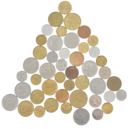 46db-os vegyes külföldi érmetétel, közte Ukrajna, Fehéroroszország, Kazahsztán, Moldova, Üzbegisztán és Oroszország érmei T:1--2- közte patina, ph 46pcs of mixed foreign coin lot, in it coins from Ukraine, Belarus, Kazakhstan,