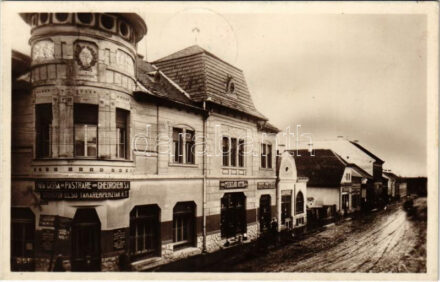 1940 Gyergyószentmiklós, Gheorgheni; Ferdinand király utca, Gyergyói első takarékpénztár, 'A Kereszthez', Miklós Ottó, E. Bajnai és Pátria üzlete / Strada Regele Ferdinand / street, saving bank, shops + '1940 Gyergyószentmiklós