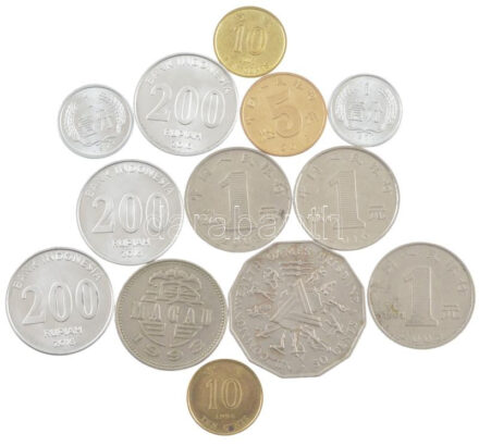 13db-os vegyes külföldi érmetétel, közte Indonézia, Kína, Ausztrália, Makaó T:2,2- 13pcs of mixed foreign coin lot, in it Indonesia, China Australia, Macau C:XF,VF