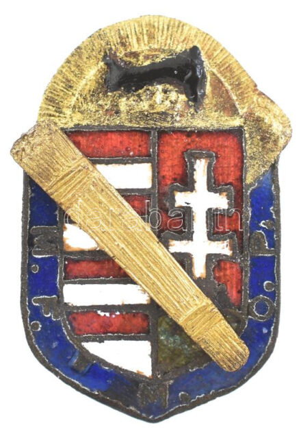 ~1928. 'M.F.M.O.P. (Magyar Fasiszta Munkások Országos Pártja)' aranyozott, zománcozott bronz jelvény (21x14mm) T:2