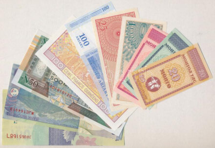 10 darabos vegyes külföldi bankjegy tétel, közte Mongólia, Indonézia, Szomália, Madagaszkár T:I,I- 10 pieces mixed banknote lot, among Mongolia, Indonesia, Somalia, Madagascar C:UNC,AU