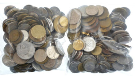 Vegyes, magyar és külföldi érmetétel mintegy ~1kg súlyban T:vegyes Mixed, Hungarian and foreign coin lot (~1kg) C:mixed