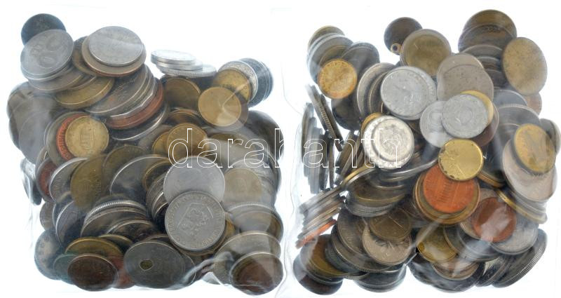 Vegyes, magyar és külföldi érmetétel mintegy ~1kg súlyban T:vegyes Mixed, Hungarian and foreign coin lot (~1kg) C:mixed