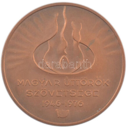 1976. 'Magyar Úttörők Szövetsége 1946-1976' egyoldalas, öntött bronz emlékérem (70mm) T:1- patina