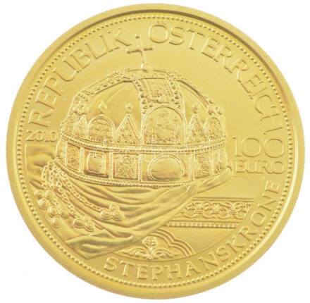 Ausztria 2010. 100E Au 'Szent István koronája' eredeti tokban, viseltes sorszámozott tanúsítvánnyal (16,25g/0.986) T:PP Austria 2010. 100 Euro Au 'The hungarian crown of St. Stephen' in original case, with somewhat worn, serial numbered