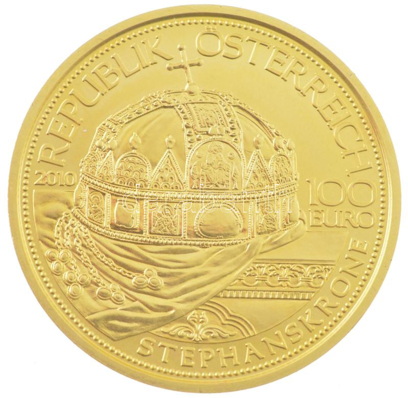 Ausztria 2010. 100E Au 'Szent István koronája' eredeti tokban, viseltes sorszámozott tanúsítvánnyal (16,25g/0.986) T:PP Austria 2010. 100 Euro Au 'The hungarian crown of St. Stephen' in original case, with somewhat worn, serial numbered