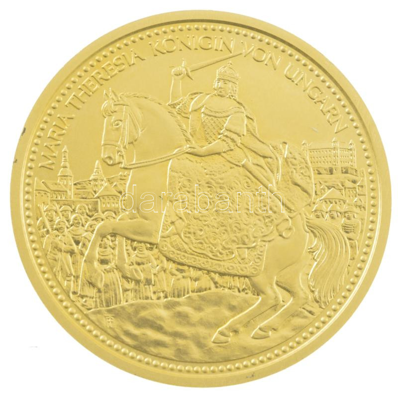 Ausztria 2010. 100E Au 'Szent István koronája' eredeti tokban, viseltes sorszámozott tanúsítvánnyal (16,25g/0.986) T:PP Austria 2010. 100 Euro Au 'The hungarian crown of St. Stephen' in original case, with somewhat worn, serial numbered - Image 2