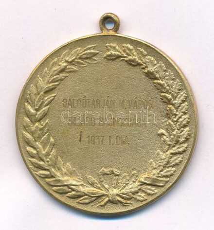 1937. 'Salgótarján M. Város Biliárd Bajnoksága 1937. I. díj'kétoldalas aranyozott díjérem füllel (39mm) T:2
