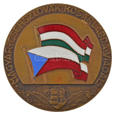 1948. 'Magyar-csehszlovák kosárlabda viadal' bronz emlékérem a két ország zománcozott zászlajával, hátoldalán 'Budapest 1948. XII. 18.' gravírozással. Szign.: N. M. Sz. (53mm) T:1-
