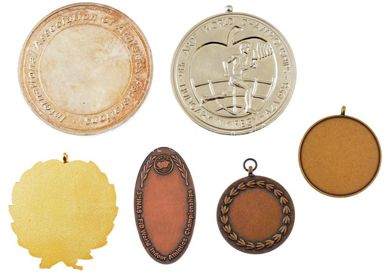 6db-os vegyes sport díj-, és emlékérem tétel, közte Tóth Sándor (1933-2019) 1998. '9th ARDF World Championships Hungary Nyíregyháza / Nyíregyháza, Sóstó' kétoldalas fém emlékérem füllel (65mm) T:2 patina - Image 2