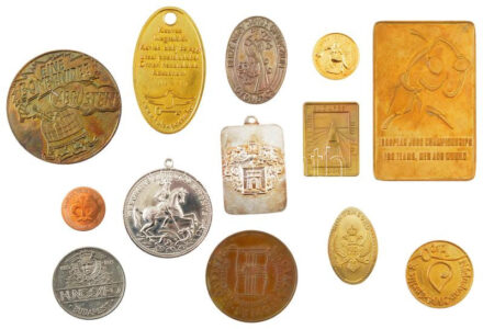 13db-os vegyes emlékérem és sport emlékérem tétel, közte DN 'Magyar Vitorlás Szövetség' egyoldalas bronz emlékérem (40mm) T:2 patina