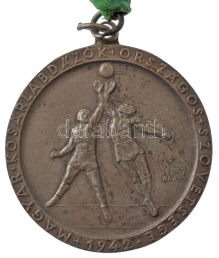 Arató Gyula (1889-1969) 1944. 'Magyar Kosárlabdázók Országos Szövetsége' ezüstözött fém díjérem szalagon, hátoldalán 'Orsz. Férfi Bajn. II. oszt. 1944. I.'. (45mm) T:2