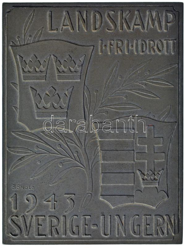 Svédország 1943. 'Nemzetközi szabadverseny - 1943 Svédország-Magyarország' Zn atlétikai emlékplakett 'Z Westins Stockholm' gyártói jelzéssel. Szign.: S. Skold (60x80mm) T:1- Sweden 1943. 'International competition in free sports - 1943