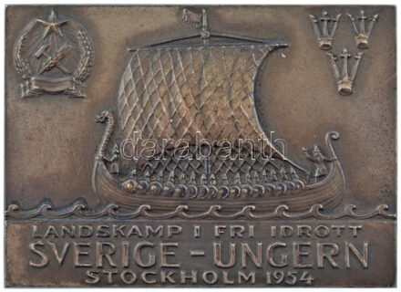 Svédország 1954. 'Nemzetközi szabadverseny - Svédország-Magyarország - Stockholm 1954' ezüstözött bronz atlétikai díjplakett 'Westins Stockholm' gyártói jelzéssel és '200m damer 2. Pris' gravírozással a hátoldalán. Szign.: AH(?)