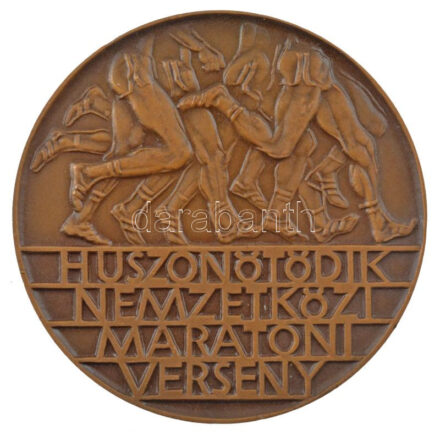 1981. 'Szeged 1981 / Huszonötödik Nemzetközi Maratoni Verseny' kétoldalas, bronz futósport emlékérem (60mm) T:1- ph.