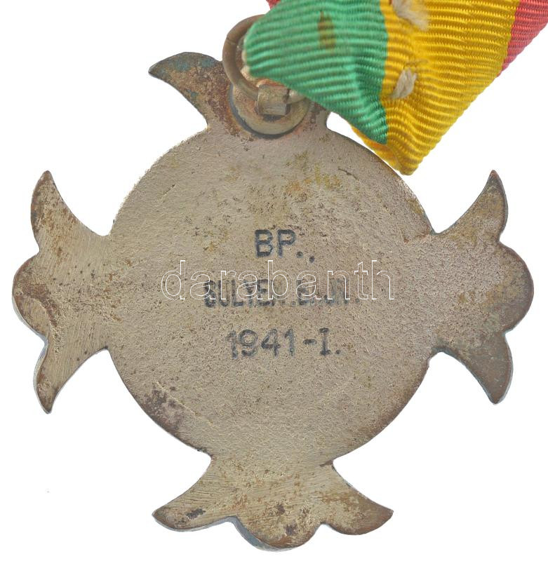 1941. ezüstözött, zománcozott bronz súlyemelő díjérem szalagon, hátoldalán 'Bp. Súlyem. Bajn. 1941. I.' gravírozással (47x47mm). Ebben az évben a Sós, Kökényes, Horváth, Papvári, Bálint fémjelezte Detektív AC nyerte a - Image 2