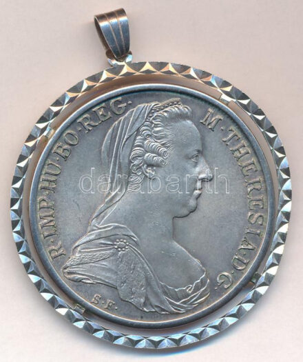 Ausztria 1780SF Tallér Ag 'Mária Terézia' utánveret jelzetlen keretben (br.: 32,88g) T:3 fülnyom Austria 1780SF Thaler Ag 'Maria Theresia' restrike in frame without hallmark (br.: 32,88g) C:F ear mark Krause KM#T1