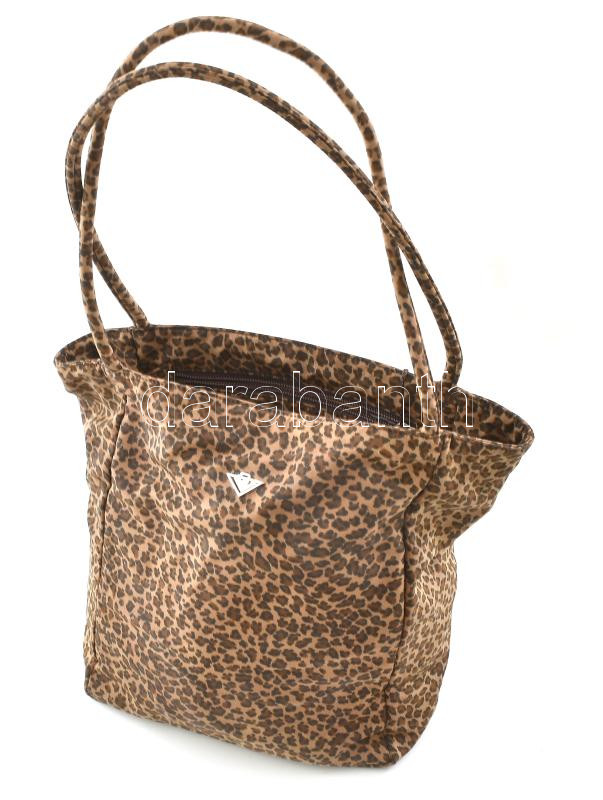 Bottega Veneta Bag Leopard pamut kézitéska, használt, de szép állapotban.Eredetiség garanciával. Bolti ár: 400.000 HUF