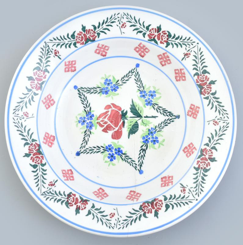 Régi népi tányér, jelzés nélkül, repedéssel, d: 22,5 cm