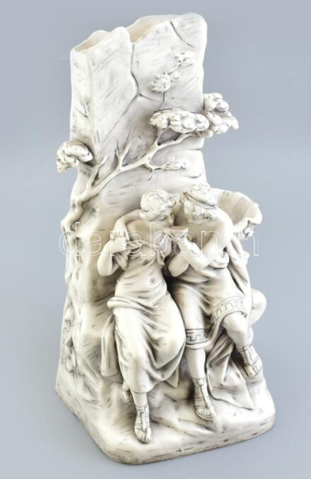 Antik fajansz váza, korának megfelelő kopásokkal, jelzés nélkül, m: 40 cm