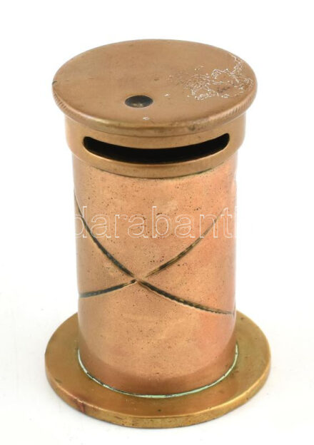Régi réz éremtartó, kopott, jelzés nélkül, m: 8 cm