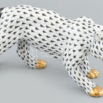 Herend- Tigris fekete hálós és arany festéssel. Méret L (20cm x 9,2cm x 8,5cm), hibátlan állapot. Jelzett.