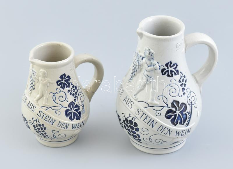 2 db német, puttós steinzug kancsó, jelzett, kopott, m: 12,5-16,5 cm