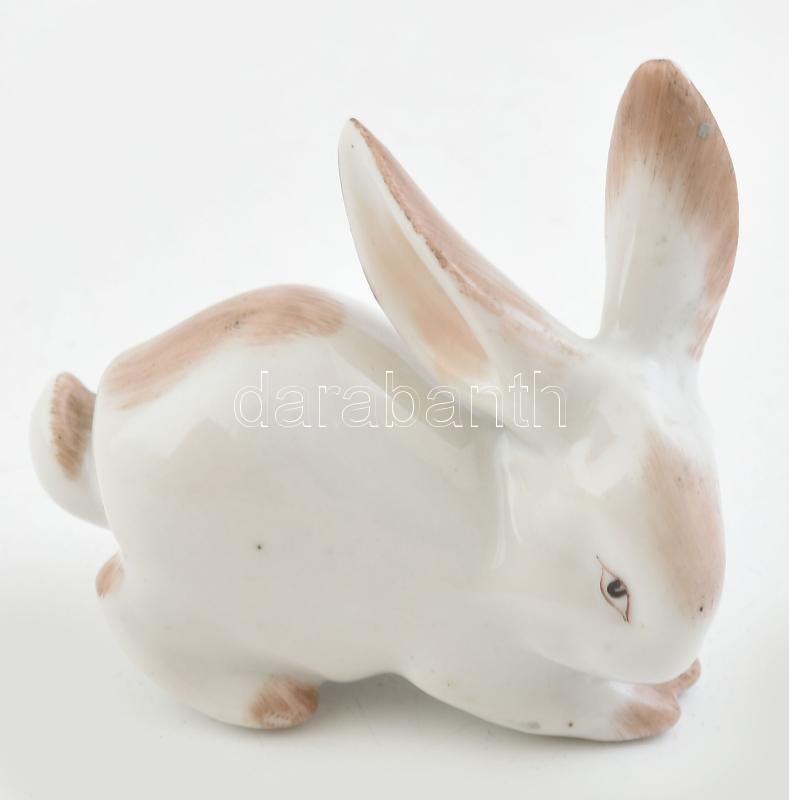 Zsolnay nyuszi. Kézzel festett, jelzett, kopással. 7 cm