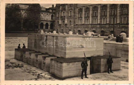 München, Kriegerdenkmal / Tomb of the unknown soldier