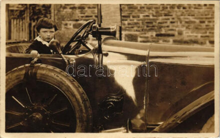 Boy, photo with old automobile (fl)
