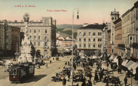 Linz a. d. Donau, Franz Josef Platz / square, tram, market, pharmacy
