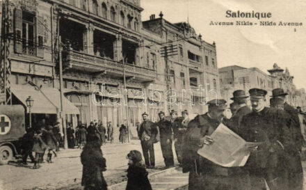 Thessaloniki, Nikis Avenue, Red Cross automobile (EB)