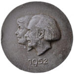 1952. 'Kodály Zoltán és felesége' ólom öntőminta jelzés nélkül (91mm) T:2- ph. / Hungary 1952. 'Zoltán Kodály and his Wife' Pb mould without makers mark (91mm) C:VF edge error
