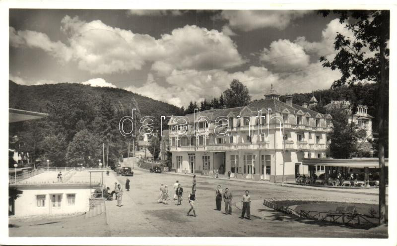 Szovátafürdő, Fő tér, fürdőszálló, Hangya üzlet / square, hotel, shop, automobiles