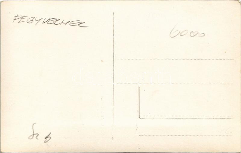 Fegyvernek, udvar, csoportkép, automobil Metallo-féle karosszériával, photo - Image 2