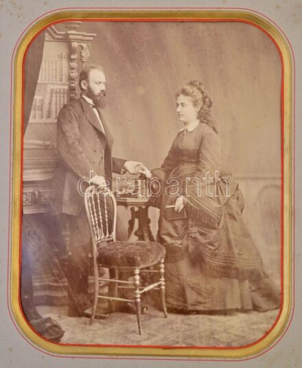 1872 Ludmann Ottó (1839-1936) tanár, egyházkerületi kollégiumi rektor, eperjesi főgimnáziumi igazgató és felesége Riedel Anna nagyméretű fotója, Divald Károly Eperjes műterméből, paszpartuban, 25,5x30 cm