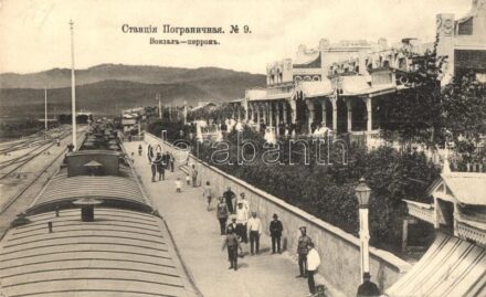 Pogranichny, Railway station with trains (Rb)