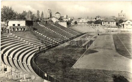 Eger - 8 db MODERN városképes lap: Park és Eger szálló, vár, sport stadion, Pedagógiai Főiskola. Képzőművészeti Alap kiadása