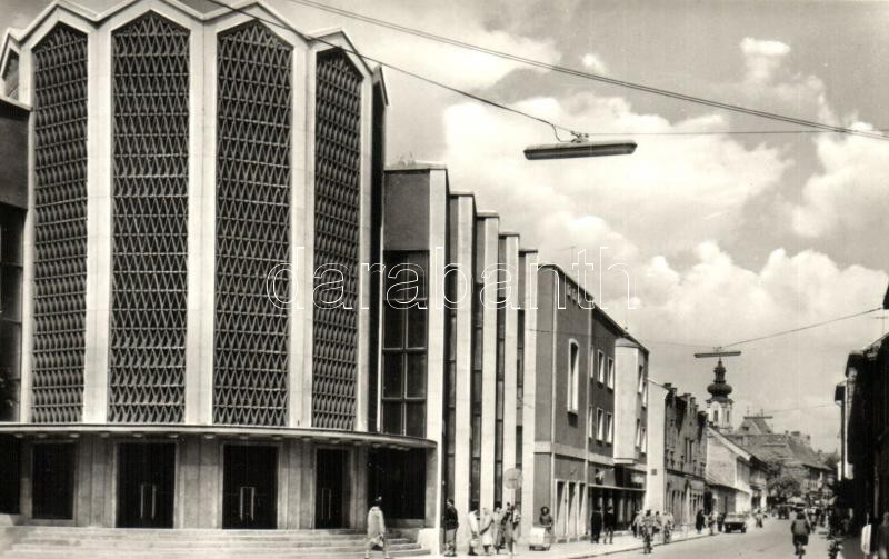 Győr - 8 db modern városképes lap: Rába Mozi, Vasútállomás, utcakép, kerékpár, autóbusz, Köztársaság tér, Bencés templom, Szabadság tér, Városi Tanácsháza, teherautó, Strand