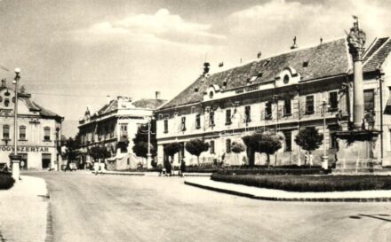 Keszthely - 8 db modern városképes lap: Kossuth Lajos utca, Tanácsház, Goldmark Károly szülőháza, Kórház, Hungária szálló és étterem, Gyógyszertár, automobil, Halászcsárda