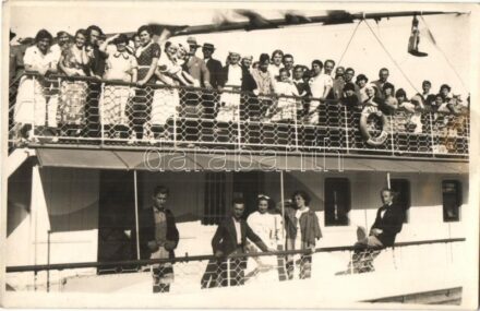 Deák Ferencz gőzkerekes személyhajó / Hungarian passenger steamship. Diskay photo