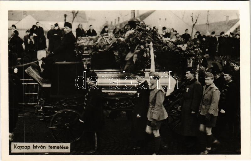 Kaszap István temetése Székesfehérvár sóstói temetőben. A menet elindul / the funeral of István Kaszap