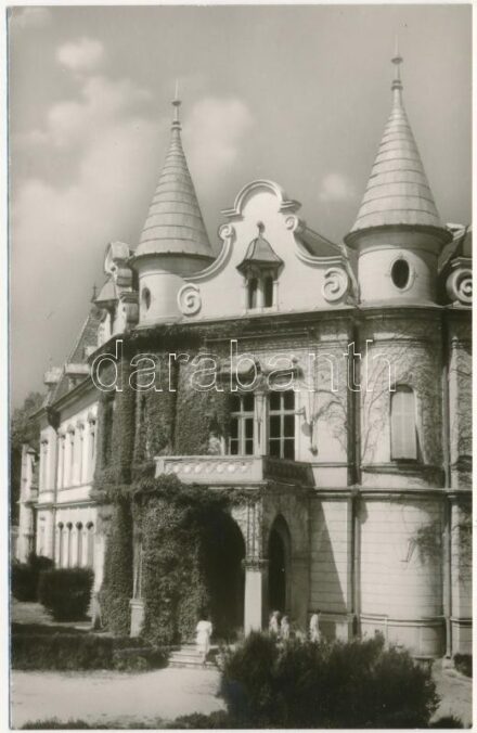 Mosdós, Iskola szanatórium (Pallavicini kastély). Képzőművészeti Alap Kiadóvállalat