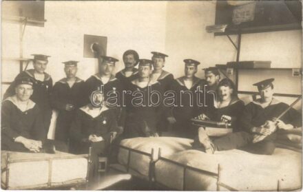 SMS 'KÖRÖS' Császári és Királyi Haditengerészet monitor legénysége, matrózok csoportképe. Dunaflottilla / K.u.K. Kriegsmarine Donauflottille / WWI SMS 'KÖRÖS' Austro-Hungarian Navy river guard monitor, mariners. Danube Flotilla. photo