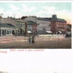 Marosvásárhely, Targu Mures; Fő tér, Bem szobor, Echwert, Petelei, Izmael Ferenc üzlete / main square, statue, shops (kopott sarkak / worn corners)
