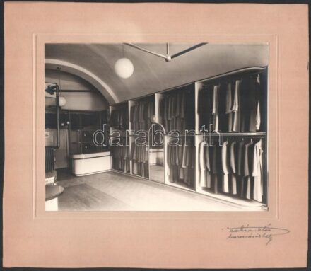 cca 1940 Marosvásárhely, Theil Gyula és Bartha Kulcsár Zoltán úri szabósága (Marosvásárhely, Strada Calarasilor - korábban Kossuth Lajos utca 4.), üzletbelső, Szabó Miklós fényképész felvétele, kartonra kasírozott fotó,