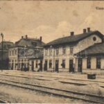Lipótvár, Újvároska, Leopoldov; Vasútállomás. Vasúti levelezőlapárusítás 4. 1918. / railway station (fl)