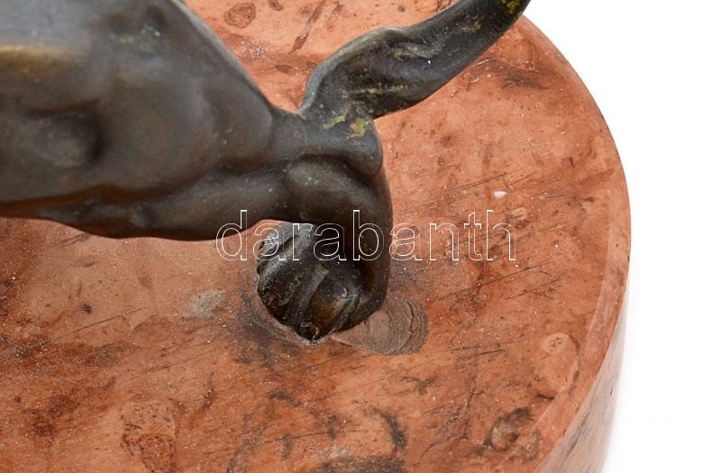 Jelzés nélkül: Oroszlán. Öntött, patinázott, masszív bronz, vörösmárvány talapzaton, hibátlan, 30x13x20cm - Image 3